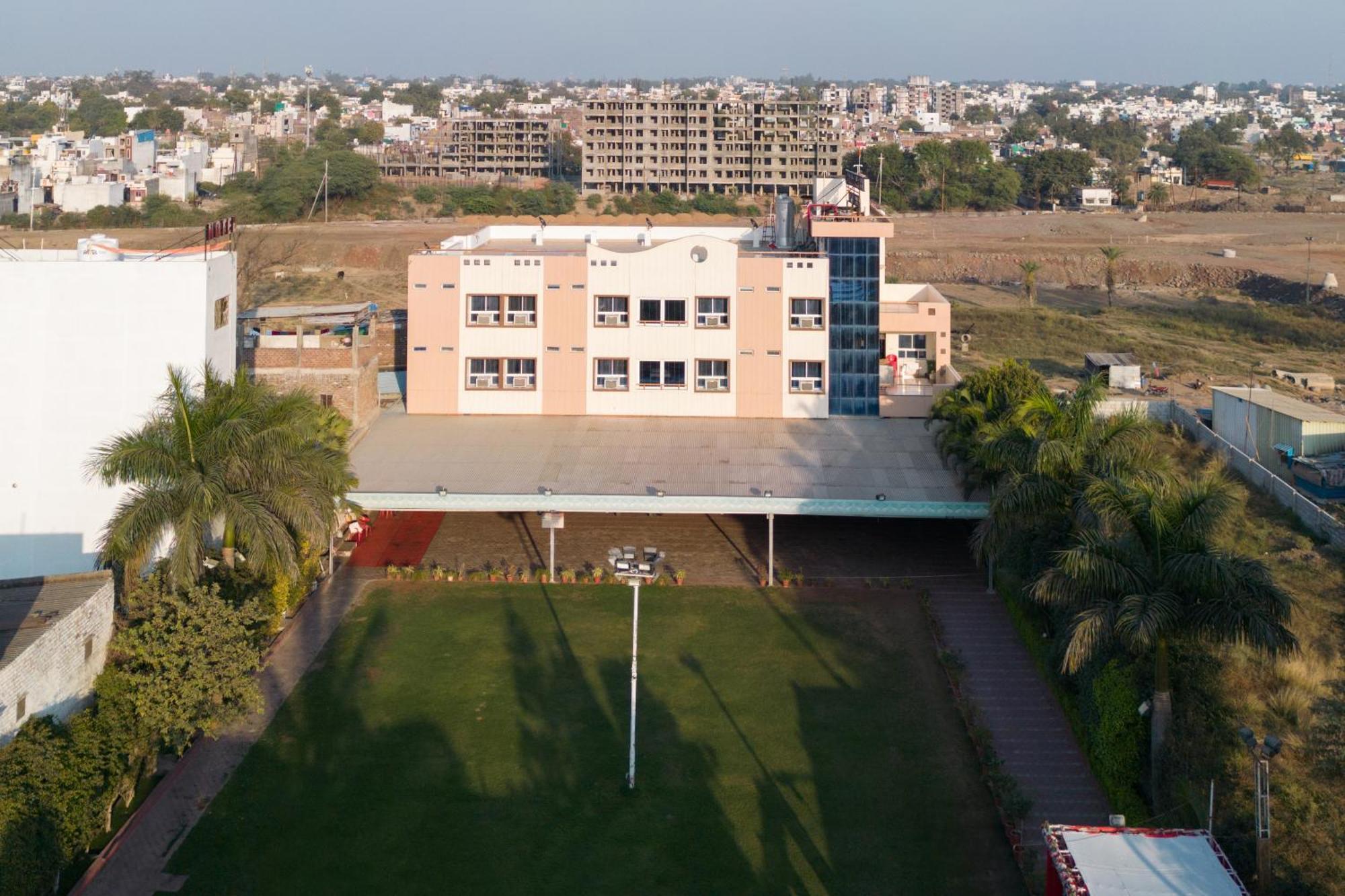 Ruchishree Garden Hotell Ujjain Eksteriør bilde